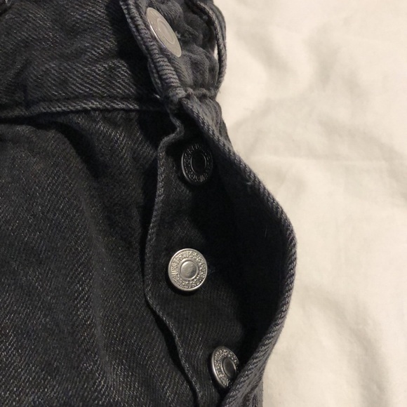 Levi’s shorts distress slightly worn - Picture 8 of 10